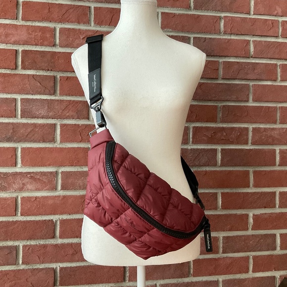 VeeCollective Handbags - Vee Collective Berlin Burgundy Quilted “Porter”Sling Crossbody Bag NWOT